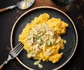 Polenta et sa sauce crémeuse aux champignons