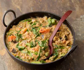 Curry z bakłażana, szpinaku i soczewicy
