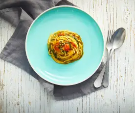 Spaghetti con agretti, pomodorini e capperi