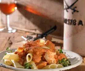 Penne mit Thunfisch-Bolognese