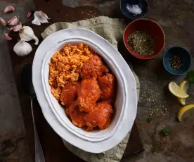 Contramuslos de pollo en salsa de pimiento rojo con arroz (Cocción lenta)