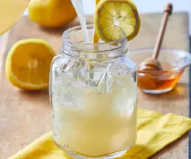 Limonada con jengibre y miel