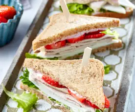 Erdbeer-Sandwich mit Putenfleisch