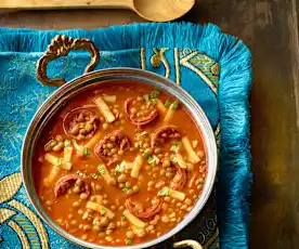 Linsen-Nudel-Suppe mit Sucuk - Sucuklu Sakala Çarpan Çorbası