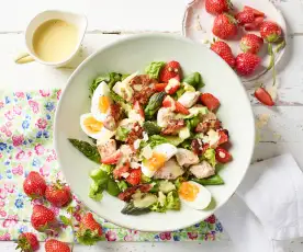 Caesar Salad mit Pfeffer-Erdbeeren