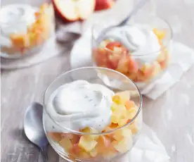Gedämpfter Apfel mit Vanillejoghurt