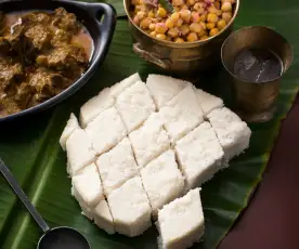 Kokosowe pittu (danie z mąki ryżowej i kokosa)