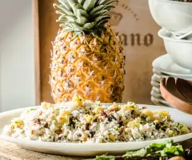 Rýžový salát s ananasem a ořechy