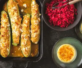 Menü: Rohkostsalat, Gefüllte Zucchini mit Couscous; Crema Catalana