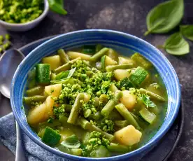 Zielona zupa minestrone