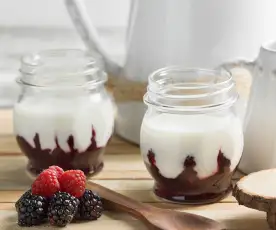 Yoghurt met rode vruchten