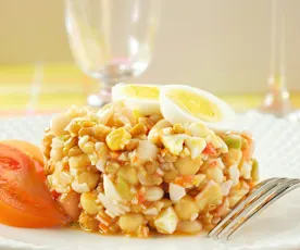 Salpicón de legumbres con palitos de cangrejo