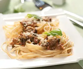 Špagety s mletým masem a špenátem