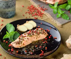 Salmone alla menta con pepe rosa e zenzero