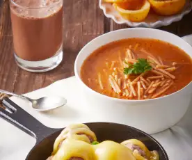 Pozol, sopa de fideos, albóndigas con verduras y guayabas hervidas TM6