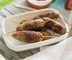 Brocheta de carne con salsa Currywrust