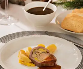 Magret de pato con foie, manzanas y salsa de Pedro Ximénez