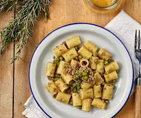 Pasta con ragù bianco e piselli
