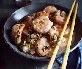 Garnelen mit grünem Tee (龙井虾)