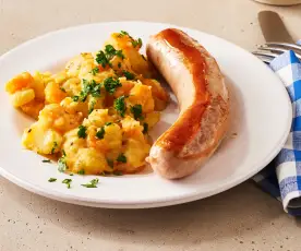 Kartoffel-Möhren-Gemüse mit Bratwurst