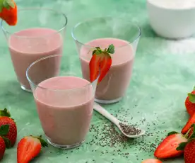Erdbeer-Chia-Shake