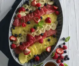 Obstplatte mit Honig-Zitronen-Dressing