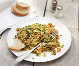 Ensalada de quinoa con calabacín y zanahoria