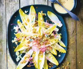 Salade d'endives au bleu, vinaigrette crémeuse