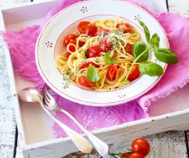 Spaghettini aglio olio mit Cherry-Tomaten