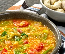 Zuppa di verza con bastoncini di pollo