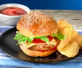 Hamburger di vitello, panino "bun" e salsa ketchup