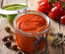 Conserva de salsa de tomate con aceitunas