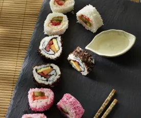 Süßes Sushi mit Obst (Inside-out)