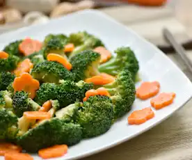 Stir fried broccoli with carrot 