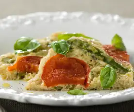 Omeleta de espargos com tomate