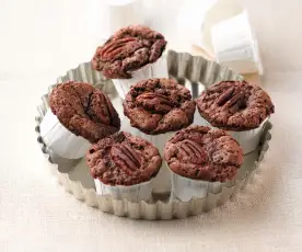 Schoggi-Muffins mit Pekannüssen 