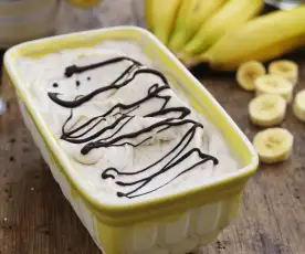 Bananen-Glace mit Erdnussbutter und Schokolade