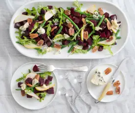 Beetroot, pear and blue cheese salad