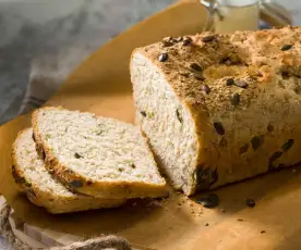 Pan con kéfir, harina integral y semillas