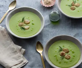 Pea and lettuce soup with scallops