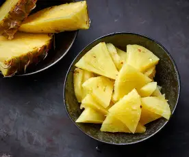 Gotowanie na parze ananasa (500-800 g)