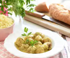 Albóndigas caseras al curry con cuscús