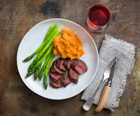 Sous vide kangaroo with rosemary (TM6)