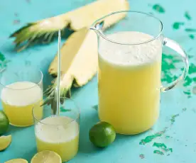 Limonada de abacaxi e lima