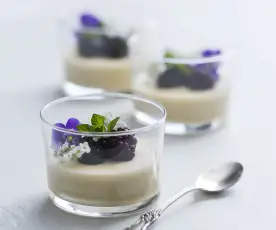 Tahini cream with blackberries (Raymond Capaldi)