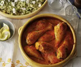 Pollo in salsa di peperoni con cous cous, zucchine e feta