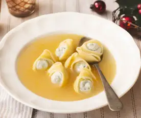 Sopa de navidad con galets rellenos
