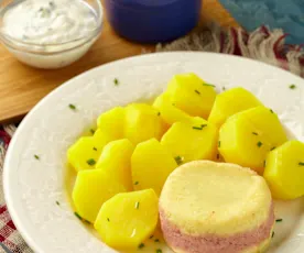Smažený sýr bez smažení s bramborami