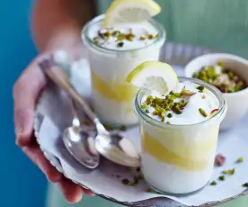 Dessert di yogurt e crema al limone
