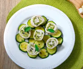 Involtini di pollo ripieni di primo sale alle erbe aromatiche